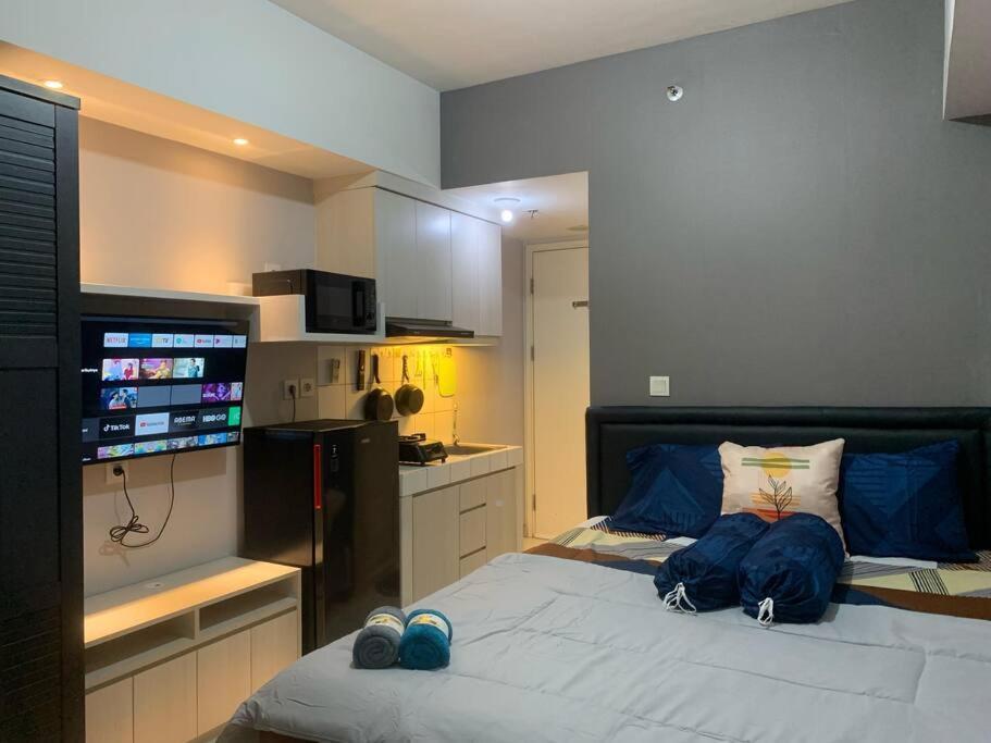 Apartemen With Pool & Next To Mall